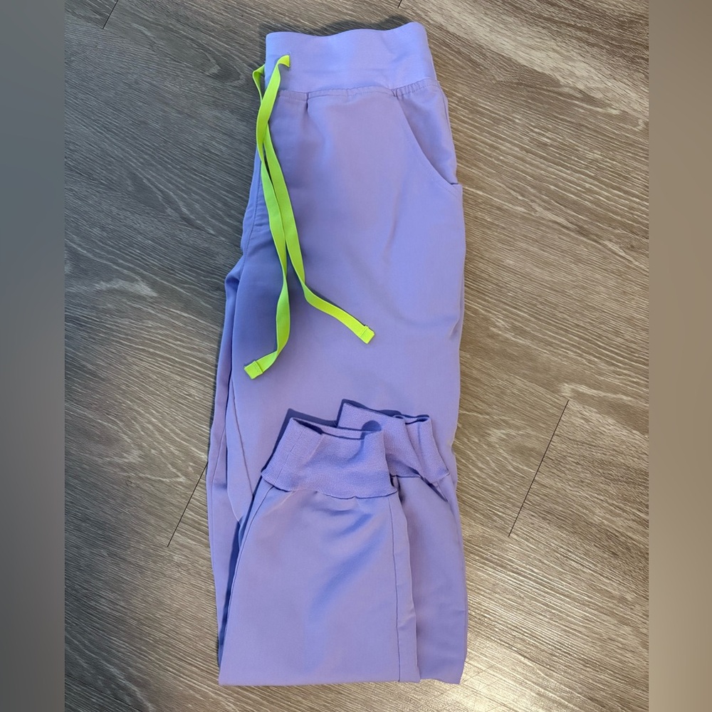 Figs Women’s Lavender Dew Zamora High Waisted Jogger Scrub Pants Petite Small